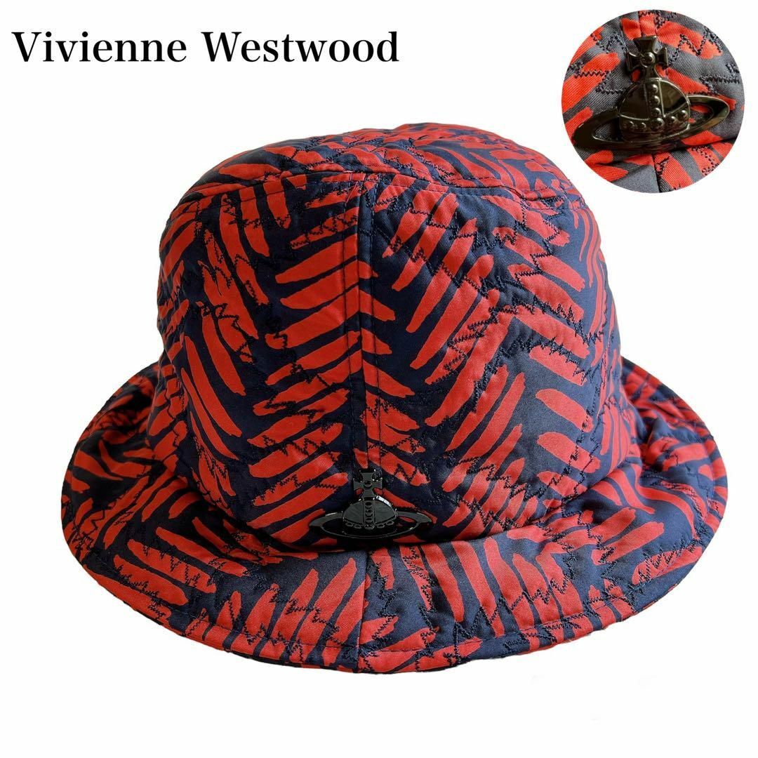 Vivienne Westwood(ヴィヴィアンウエストウッド)の美品　ヴィヴィアンウエストウッド　バケハ　オーヴ　総柄　キルティング　赤系　M メンズの帽子(ハット)の商品写真