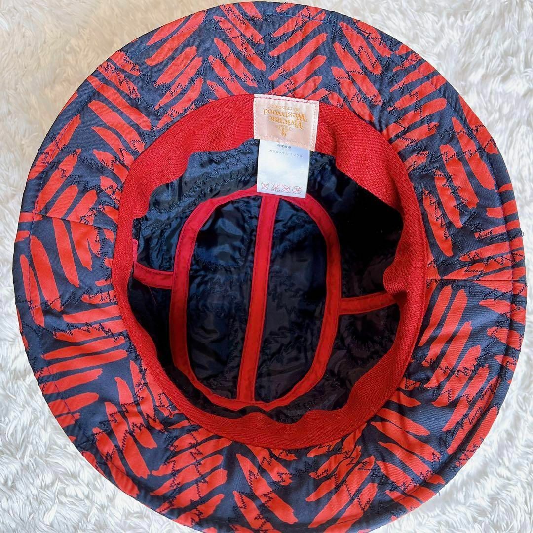 Vivienne Westwood(ヴィヴィアンウエストウッド)の美品　ヴィヴィアンウエストウッド　バケハ　オーヴ　総柄　キルティング　赤系　M メンズの帽子(ハット)の商品写真