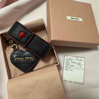 ミュウミュウ(miumiu)の【新品】miumiu キーホルダーリップケース(キーホルダー)