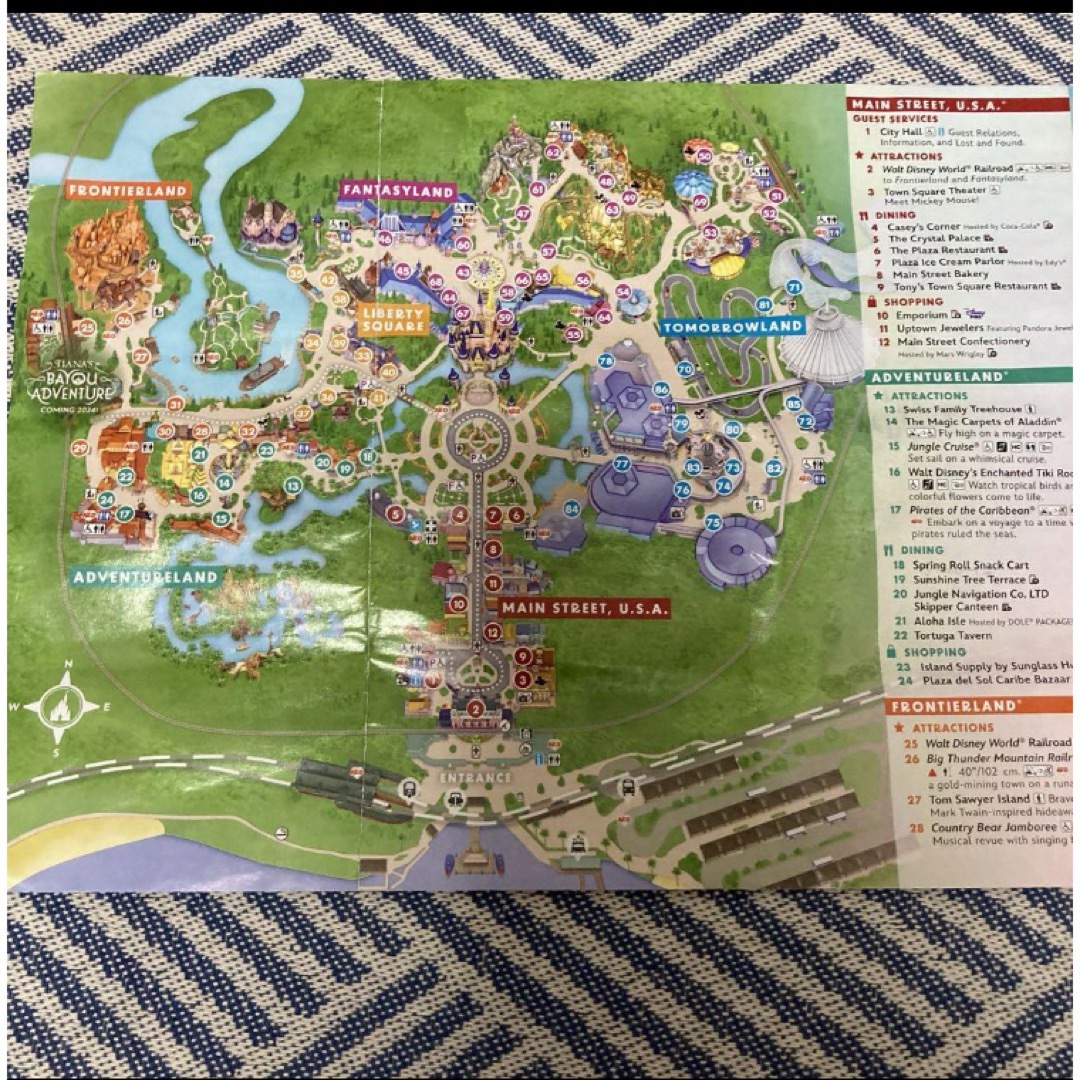 2023年フロリダのディズニーワールド　各4パーク園内パンフレットセット エンタメ/ホビーの本(地図/旅行ガイド)の商品写真