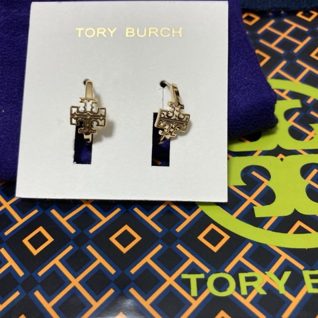 Tory Burch(トリーバーチ)のトリーバーチ　フープピアス　新品 レディースのアクセサリー(ピアス)の商品写真