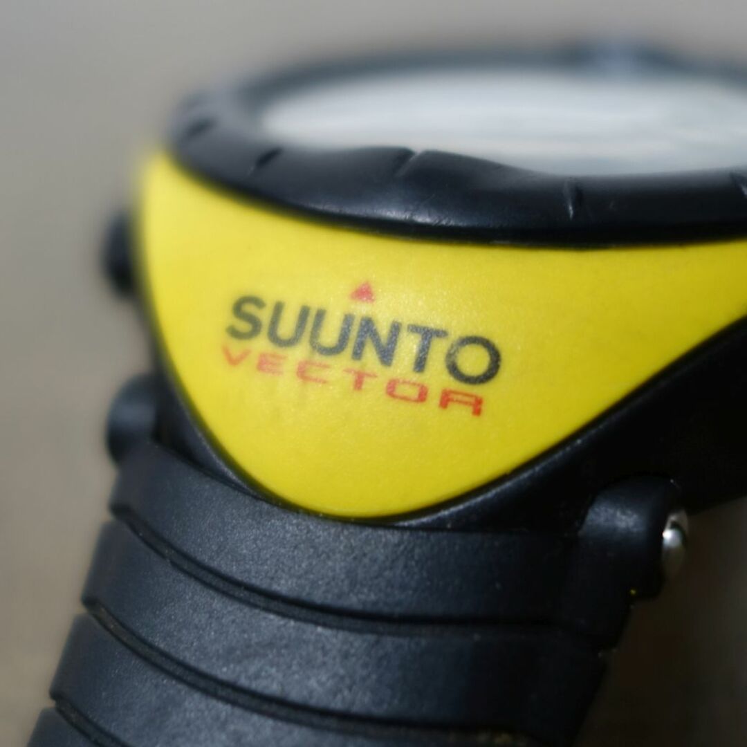 スント SUUNTO VECTOR ベクター イエロー クォーツ 腕時計 高度計 気圧 温度計 コンパス デジタル アウトドア