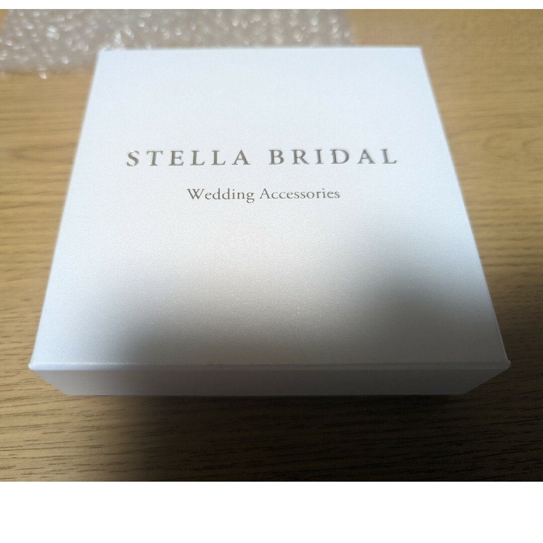 STELLA BRIDAL スワロフスキー&シェルフラワーのアンティーク風ピアス レディースのアクセサリー(ピアス)の商品写真