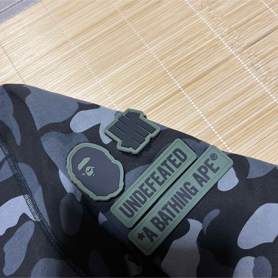 A BATHING APE(アベイシングエイプ)のAPE BAPE KAWS undefeated シャーク　スウェット　パーカー メンズのトップス(パーカー)の商品写真