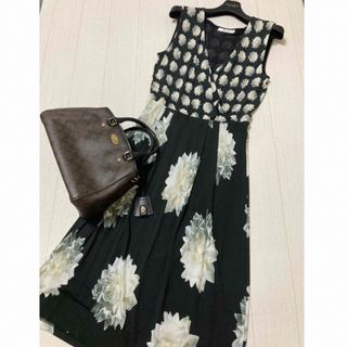 マックスマーラ(Max Mara)の美品　マックスマーラ　花柄　ワンピース　カシュクール　フラワー(ひざ丈ワンピース)