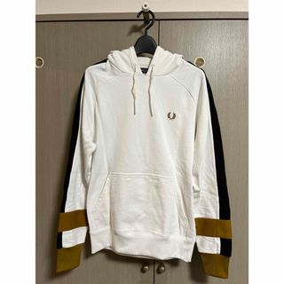 フレッドペリー(FRED PERRY)のパーカー(パーカー)