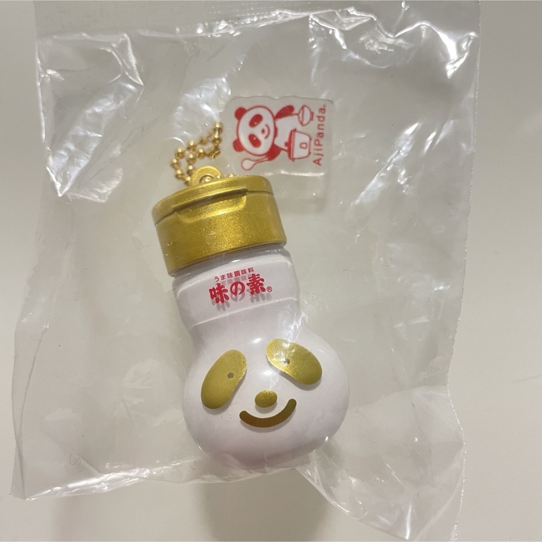 味の素(アジノモト)のアジパンダ　ミニボトルキーホルダー　金のアジパンダ　ゴールド　味の素　ガチャ エンタメ/ホビーのおもちゃ/ぬいぐるみ(キャラクターグッズ)の商品写真