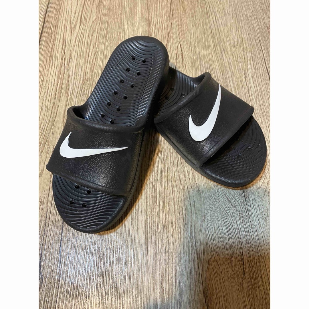 NIKE(ナイキ)のNIKE サンダル　プールサイドで滑らない キッズ/ベビー/マタニティのキッズ靴/シューズ(15cm~)(サンダル)の商品写真