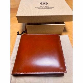 ガンゾ(GANZO)のGANZO CORDOVAN LUCIDA 小銭入れ付き二つ折り財布(折り財布)