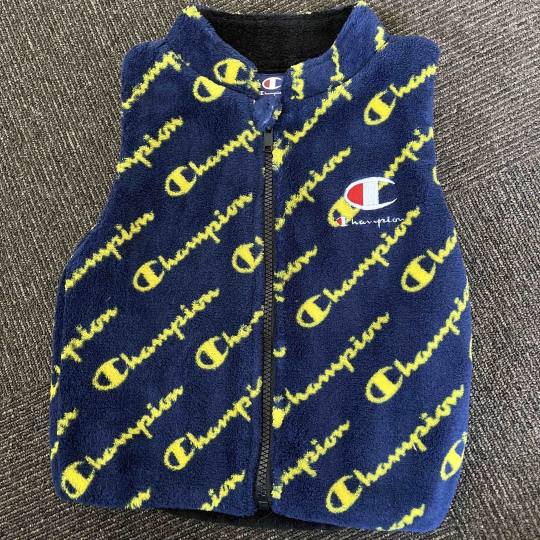 Champion(チャンピオン)の【値下げ】champion チャンピオン ベスト ボアベスト 95  キッズ/ベビー/マタニティのキッズ服男の子用(90cm~)(ジャケット/上着)の商品写真