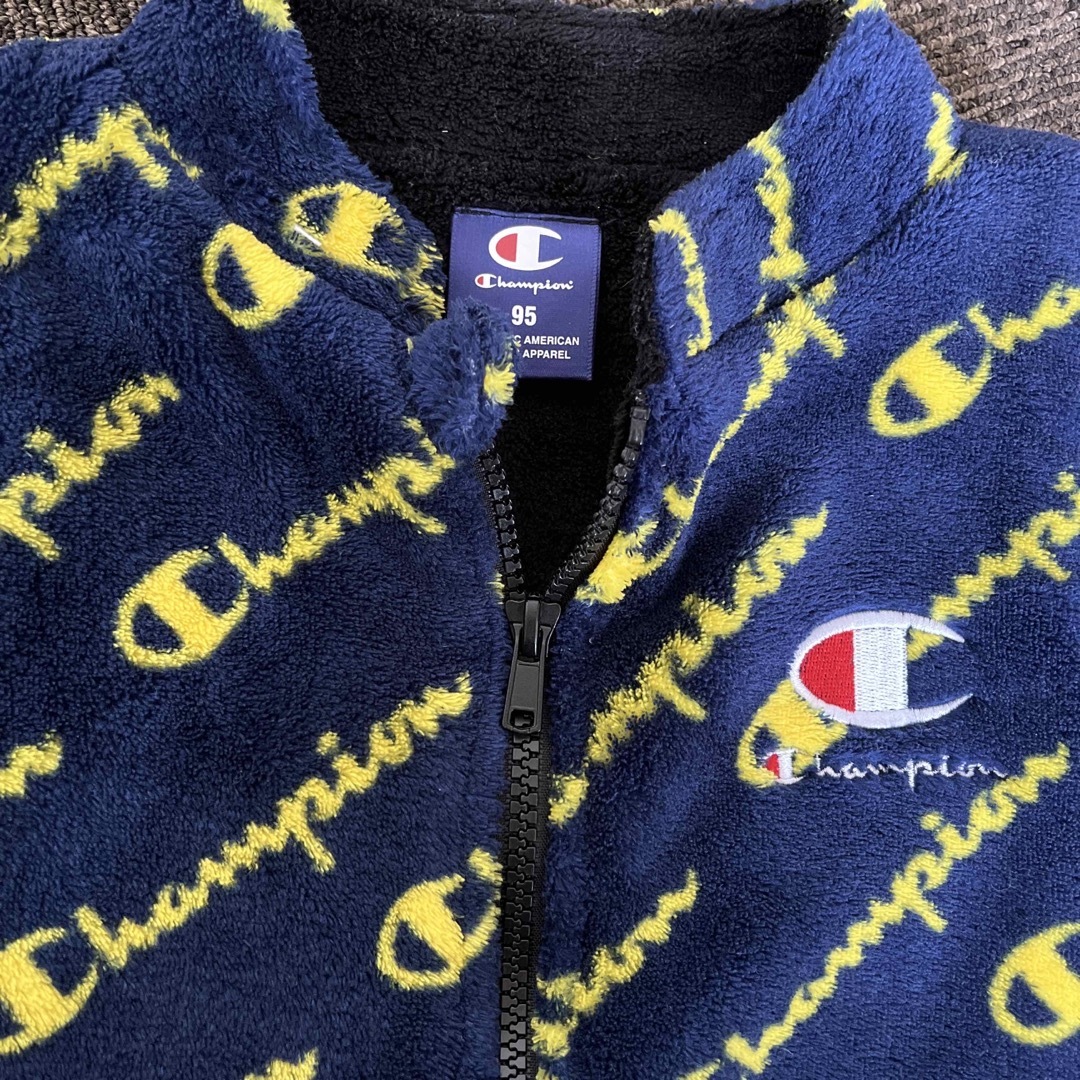 Champion(チャンピオン)の【値下げ】champion チャンピオン ベスト ボアベスト 95  キッズ/ベビー/マタニティのキッズ服男の子用(90cm~)(ジャケット/上着)の商品写真