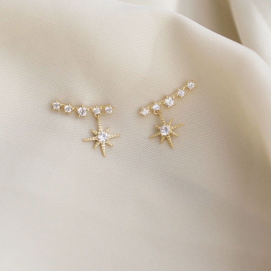 AHKAH(アーカー)の【p11】star shower zirconia pierce 18kgp レディースのアクセサリー(ピアス)の商品写真