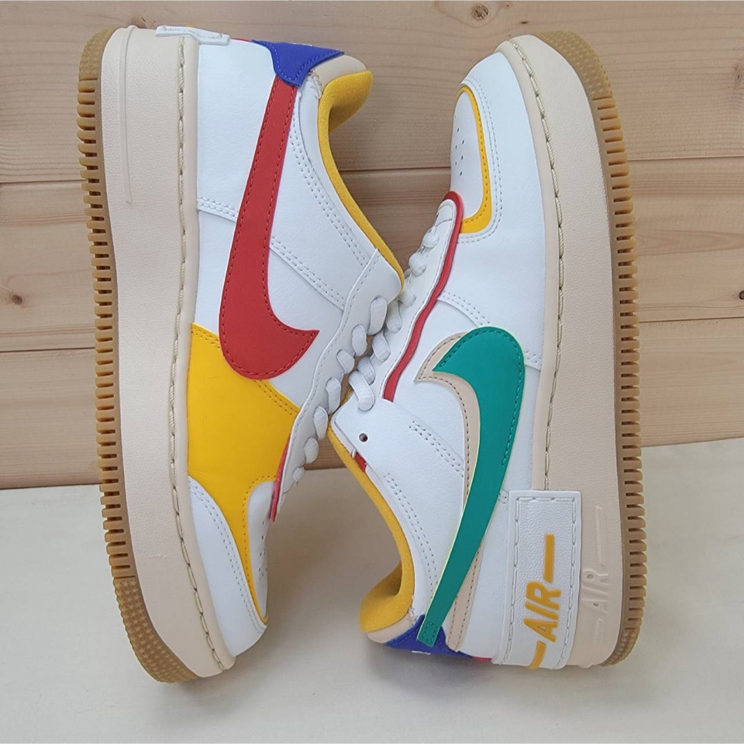 NIKE(ナイキ)のナイキ ウィメンズ エアフォース1 ロー シャドウ "マルチカラー"24.5cm レディースの靴/シューズ(スニーカー)の商品写真