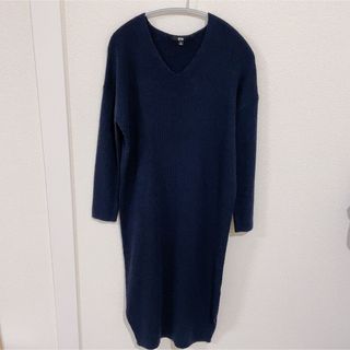 ユニクロ(UNIQLO)の【最終値下げ】ユニクロ　Vネックニットワンピース　ネイビー　M(ロングワンピース/マキシワンピース)