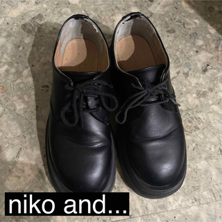ニコアンド(niko and...)のニコアンド niko and オリジナル厚底レースアップシューズ S（22.5）(ローファー/革靴)