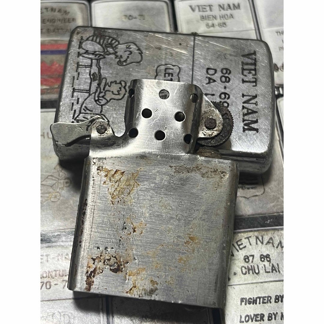 ZIPPO(ジッポー)の【ベトナムZIPPO】本物 1968年製ベトナムジッポー「チャーリーブラウン」 メンズのファッション小物(タバコグッズ)の商品写真