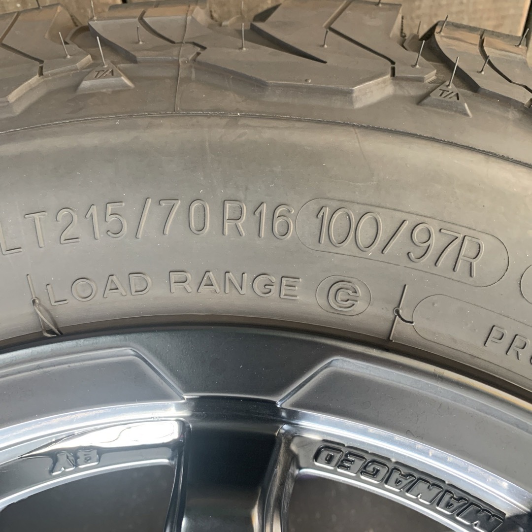 BFグッドリッチ(ビーエフグッドリッチ)のハイエース KYOHO AME サーキュラー C10X 215/70R16  自動車/バイクの自動車(タイヤ・ホイールセット)の商品写真