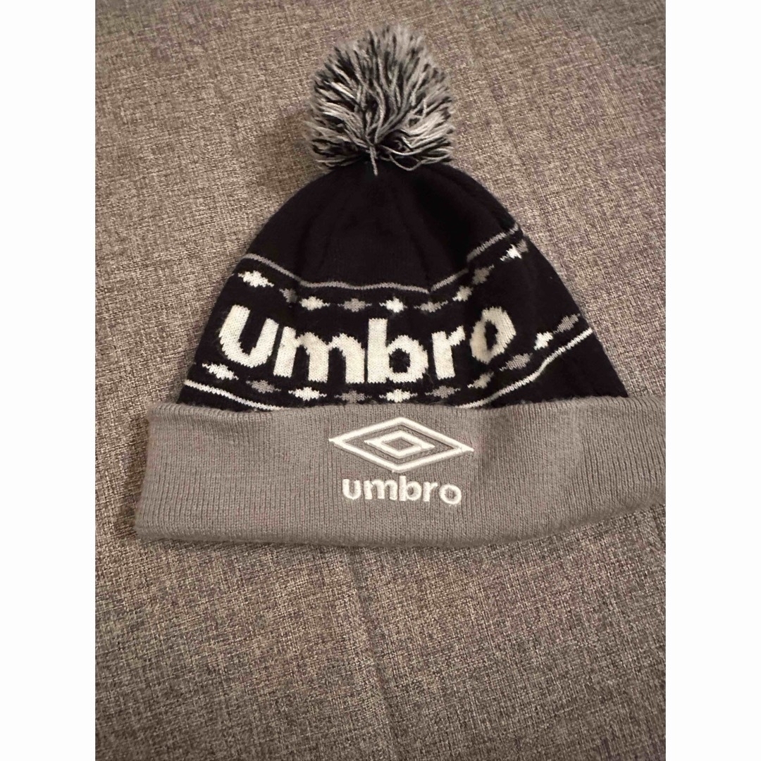 UMBRO(アンブロ)のアンブロ　ニット帽 メンズの帽子(ニット帽/ビーニー)の商品写真