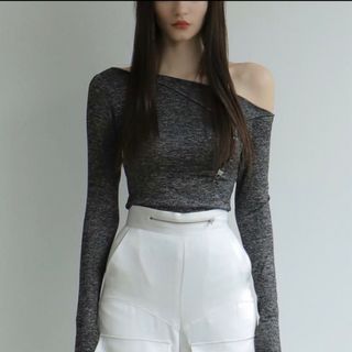 バブルス(Bubbles)のmeltthelady  off shoulder garter tops(カットソー(長袖/七分))