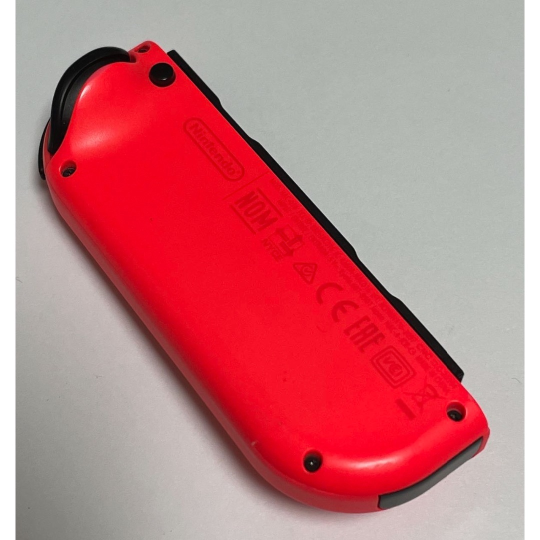 任天堂(ニンテンドウ)の動作確認済 Nintendo Switch ジョイコン ネオンレッド右 エンタメ/ホビーのゲームソフト/ゲーム機本体(その他)の商品写真