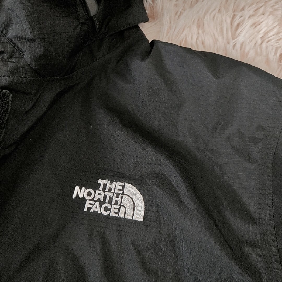 THE NORTH FACE(ザノースフェイス)のノースフェイス　マウンテンライトジャケット　Mサイズ　黒　刺繍ロゴ　レディース レディースのジャケット/アウター(ナイロンジャケット)の商品写真