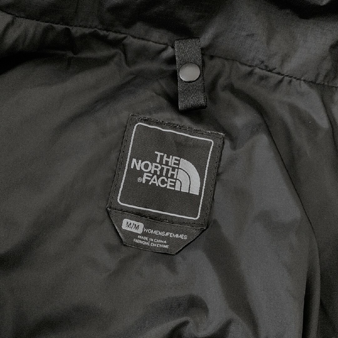 THE NORTH FACE(ザノースフェイス)のノースフェイス　マウンテンライトジャケット　Mサイズ　黒　刺繍ロゴ　レディース レディースのジャケット/アウター(ナイロンジャケット)の商品写真