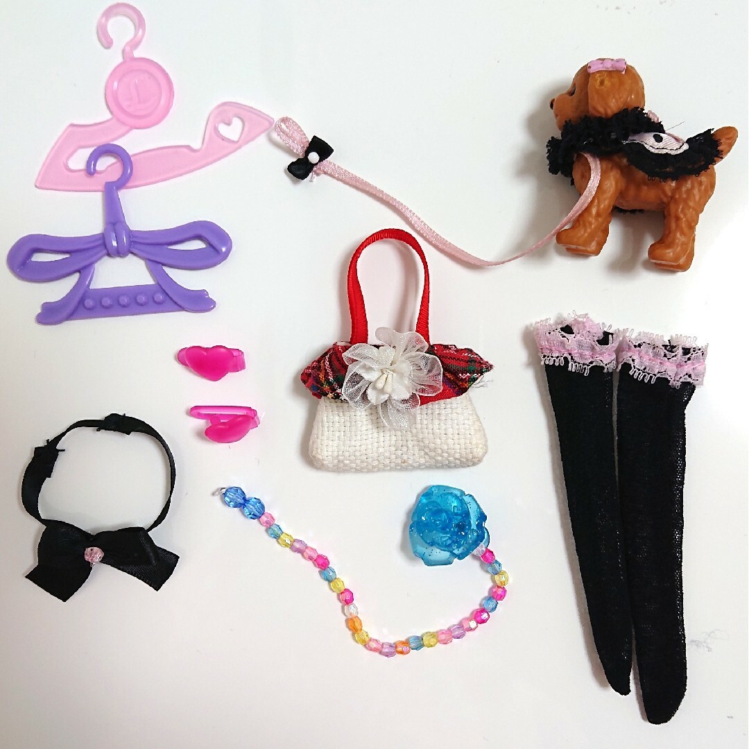 Takara Tomy(タカラトミー)のリカちゃん人形本体   洋服三種類・パンプス２足  小物追加 キッズ/ベビー/マタニティのおもちゃ(ぬいぐるみ/人形)の商品写真