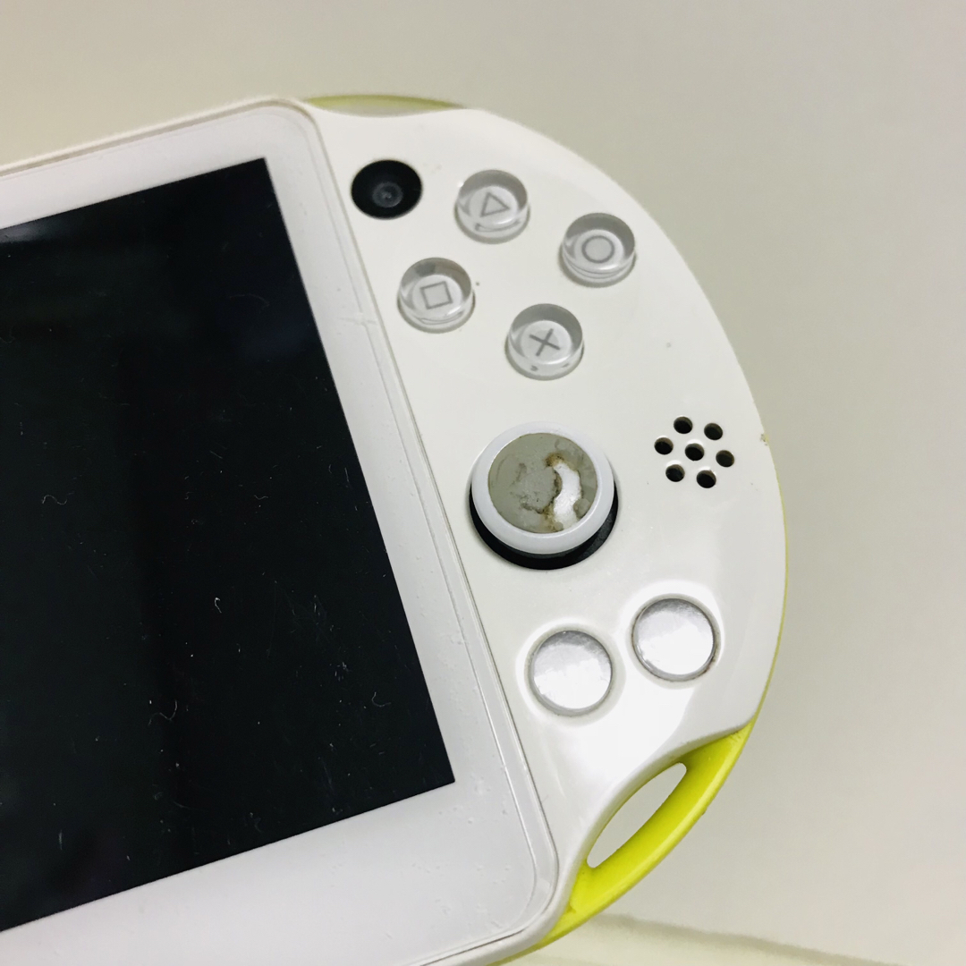 PlayStation Vita(プレイステーションヴィータ)のSONY PS Vita  本体 ライムグリーン PCH-2000  エンタメ/ホビーのゲームソフト/ゲーム機本体(携帯用ゲーム機本体)の商品写真