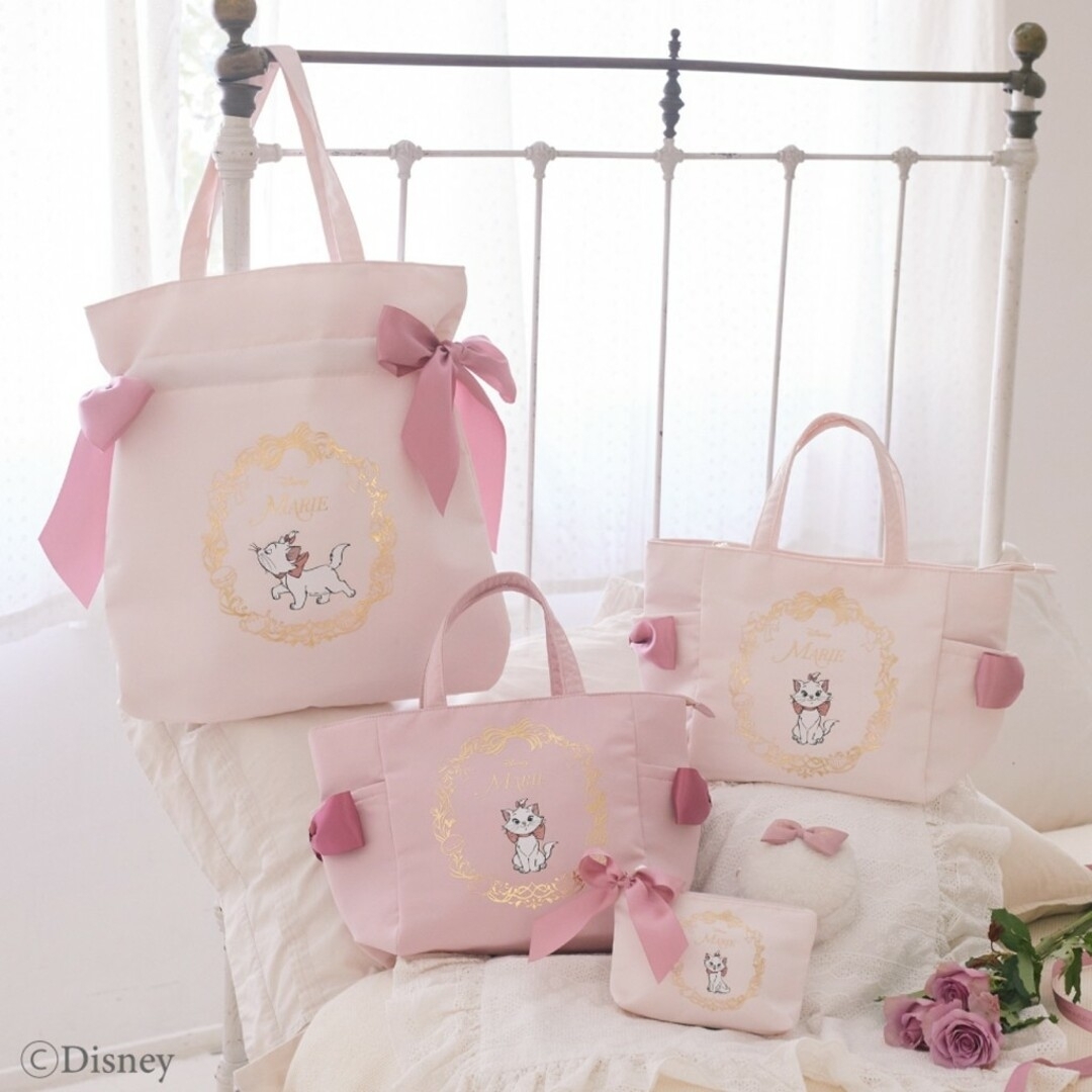 Maison de FLEUR(メゾンドフルール)の新品 メゾンドフルール ディズニー マリー サイドポケット トートバッグ ピンク レディースのバッグ(トートバッグ)の商品写真