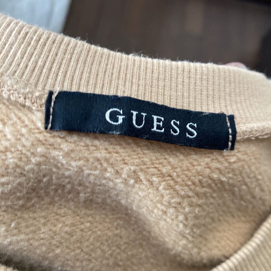 GUESS(ゲス)のベージュ　ゲス　トレーナー　スエット メンズのトップス(スウェット)の商品写真