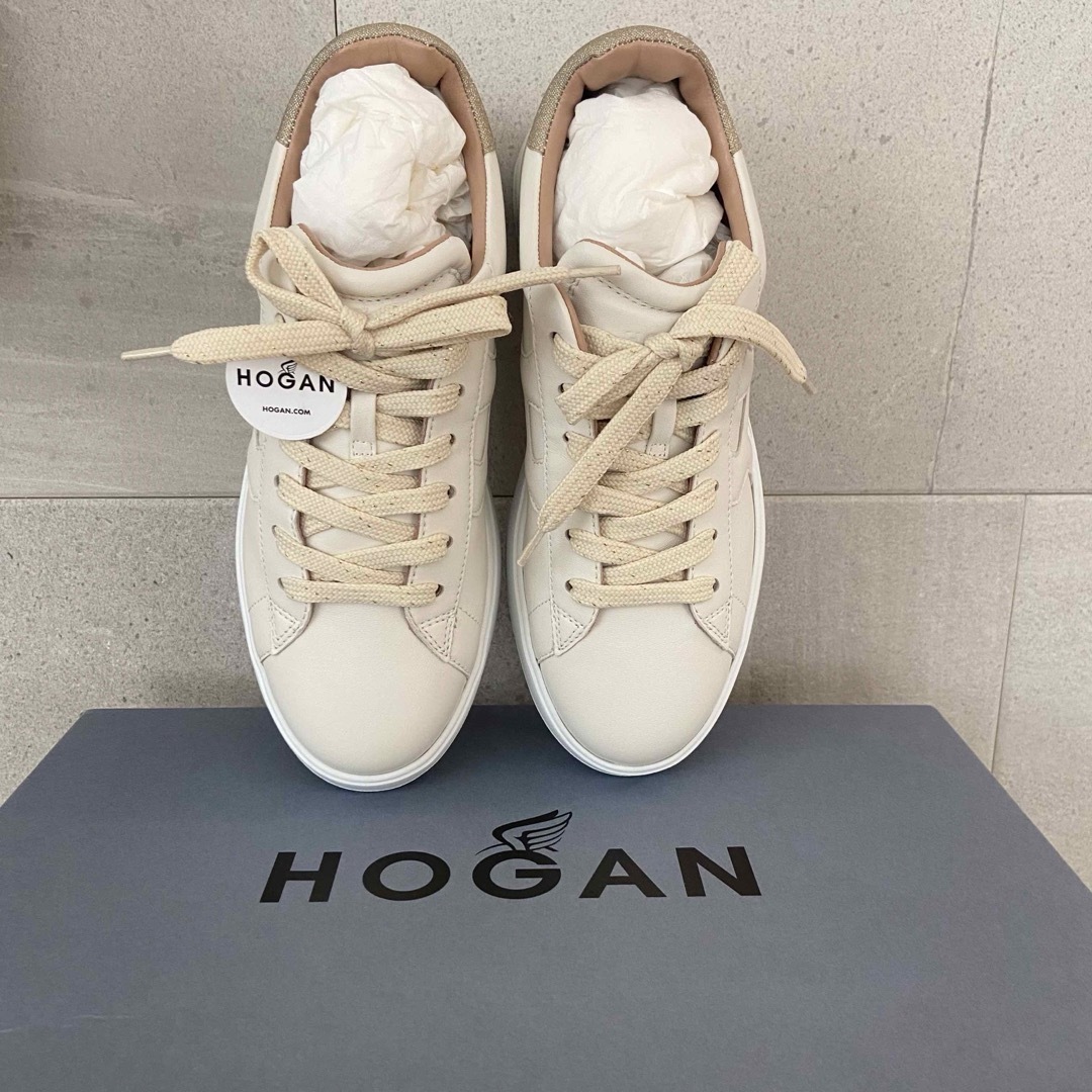 HOGAN(ホーガン)のお値下げ♪ ホーガンHOGAN グリッター レザースニーカー ベージュ 24cm レディースの靴/シューズ(スニーカー)の商品写真