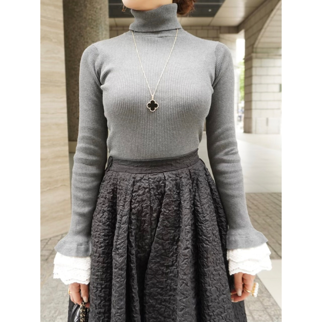 有名ブランドの HYEON ヘヨン heart frill knit / gray ハートフリル ...