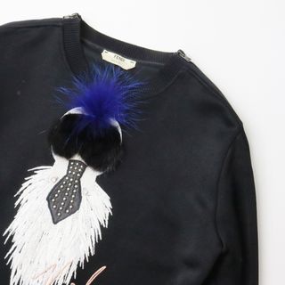 フェンディ(FENDI)のジャパン流通品 2016年 フェンディ FENDI カーリト KARLITO ファー 装飾付 クルーネックスウェット 36/ブラック 黒【2400013616904】(トレーナー/スウェット)