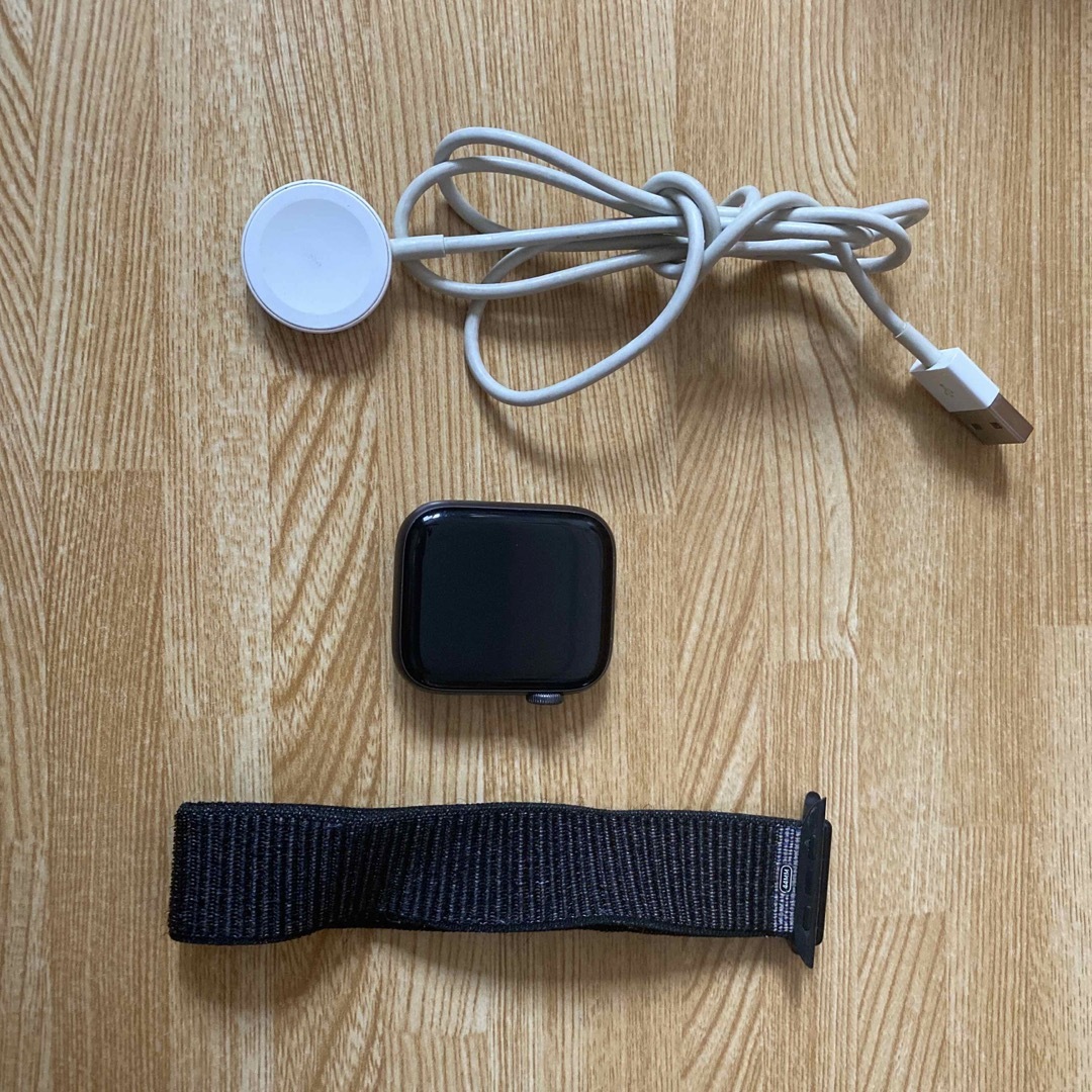 Apple Watch(アップルウォッチ)のアップルウォッチseason4 44mm スペースグレー GPSモデル メンズの時計(腕時計(デジタル))の商品写真