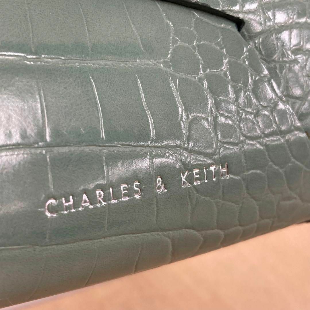 Charles and Keith(チャールズアンドキース)のCHARLES&KEITH クロックエフェクトリスレットハンドル バケツバッグ レディースのバッグ(ショルダーバッグ)の商品写真