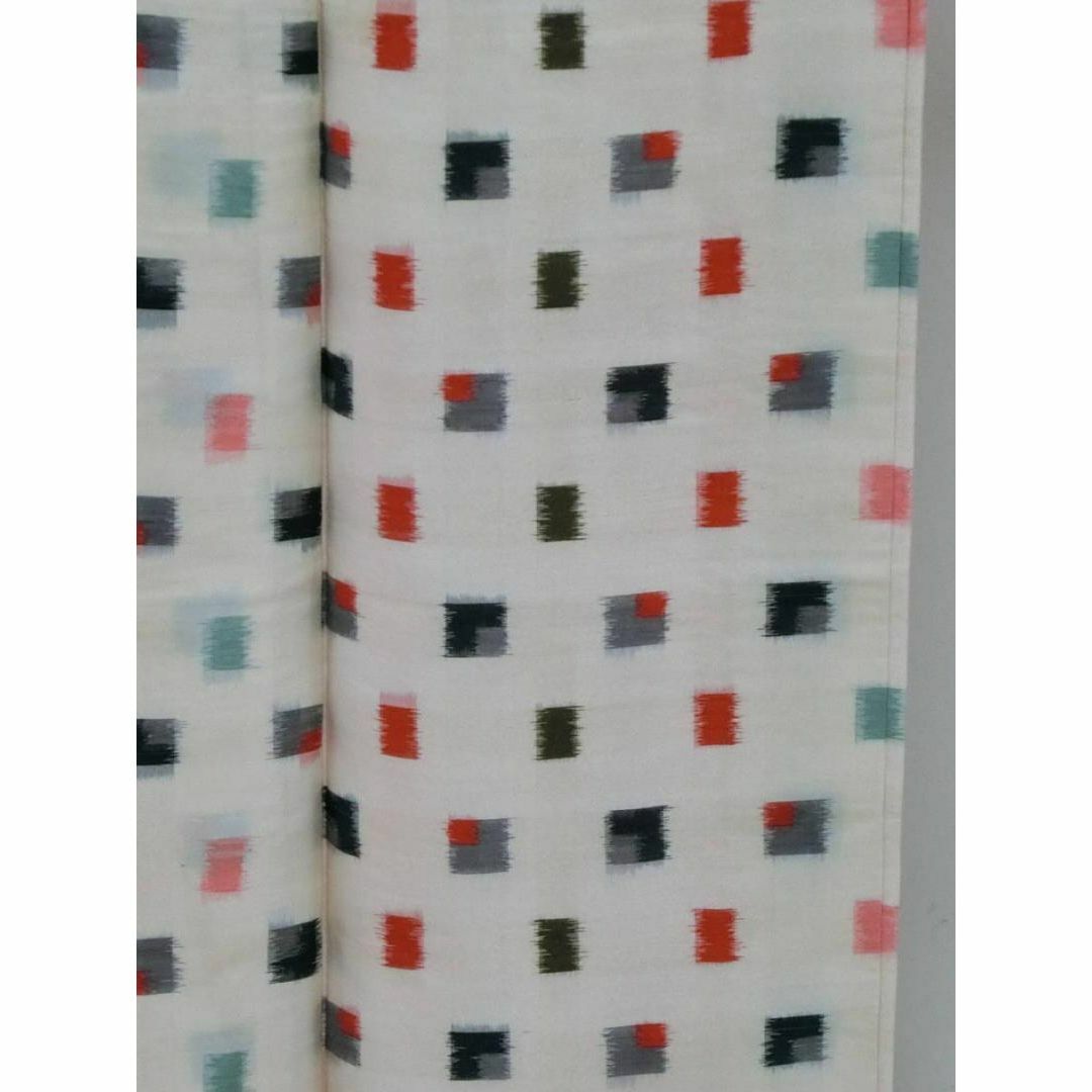 Ｂアンティークお仕立て上がり正絹銘仙着物　薄ピンク地に四角模様 レディースの水着/浴衣(着物)の商品写真