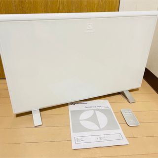 エレクトロラックス(Electrolux)の【美品】エレクトロラックス パネルヒーターQuickheat700(電気ヒーター)