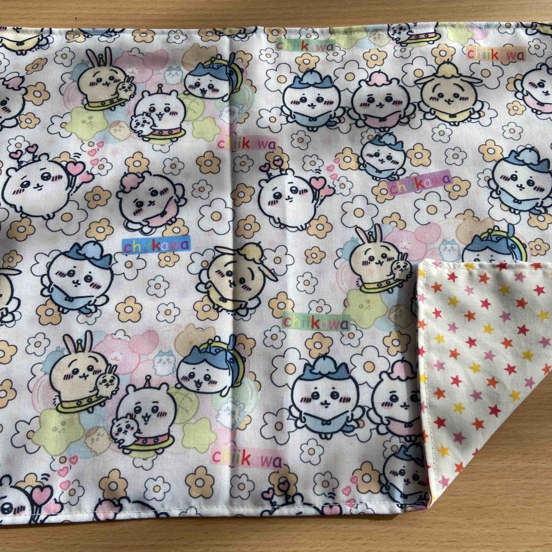 861 ちいかわ　ランチョンマット　25×35 ハンドメイド ハンドメイドのキッズ/ベビー(外出用品)の商品写真