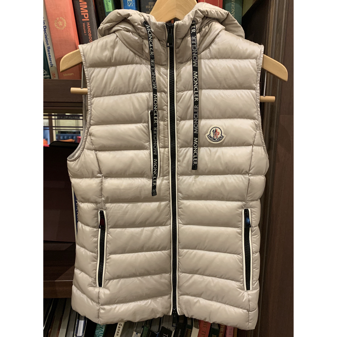 ナイロン100%裏地★極美品★ MONCLER モンクレール ダウンベスト 本物保証 サイズ0