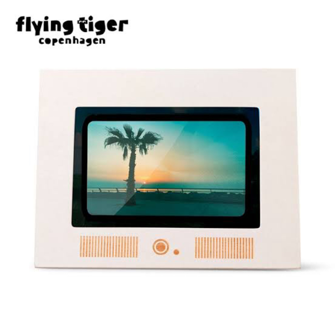 Flying Tiger Copenhagen(フライングタイガーコペンハーゲン)の新品未使用　フライングタイガー　ウッドスマートフォンTV flyingtiger インテリア/住まい/日用品の日用品/生活雑貨/旅行(日用品/生活雑貨)の商品写真