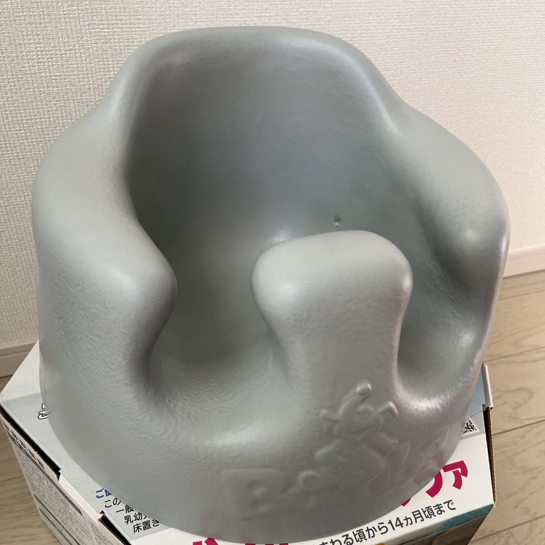 Bumbo(バンボ)の◎正規品◎バンボベビーソファ クールグレー　プレートレイ キッズ/ベビー/マタニティの寝具/家具(その他)の商品写真