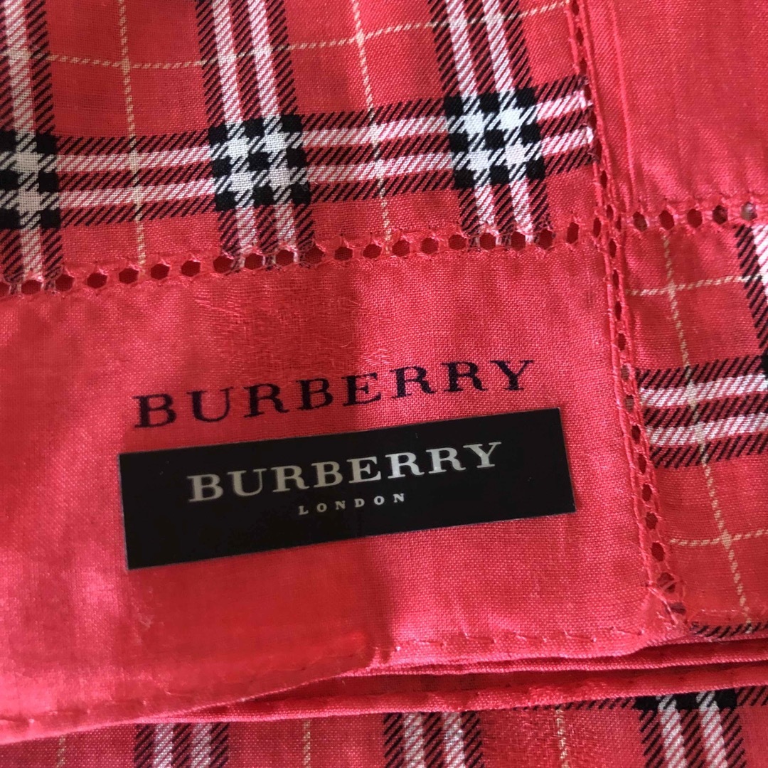 BURBERRY(バーバリー)のバーバリー　大判ハンカチ　レッド　チェック　新品未使用🌟 レディースのファッション小物(ハンカチ)の商品写真