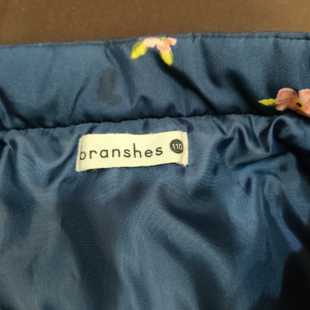 Branshes(ブランシェス)のBRANSHES ブランシェス　花柄ふんわり中綿アウター　ネイビー キッズ/ベビー/マタニティのキッズ服女の子用(90cm~)(ジャケット/上着)の商品写真