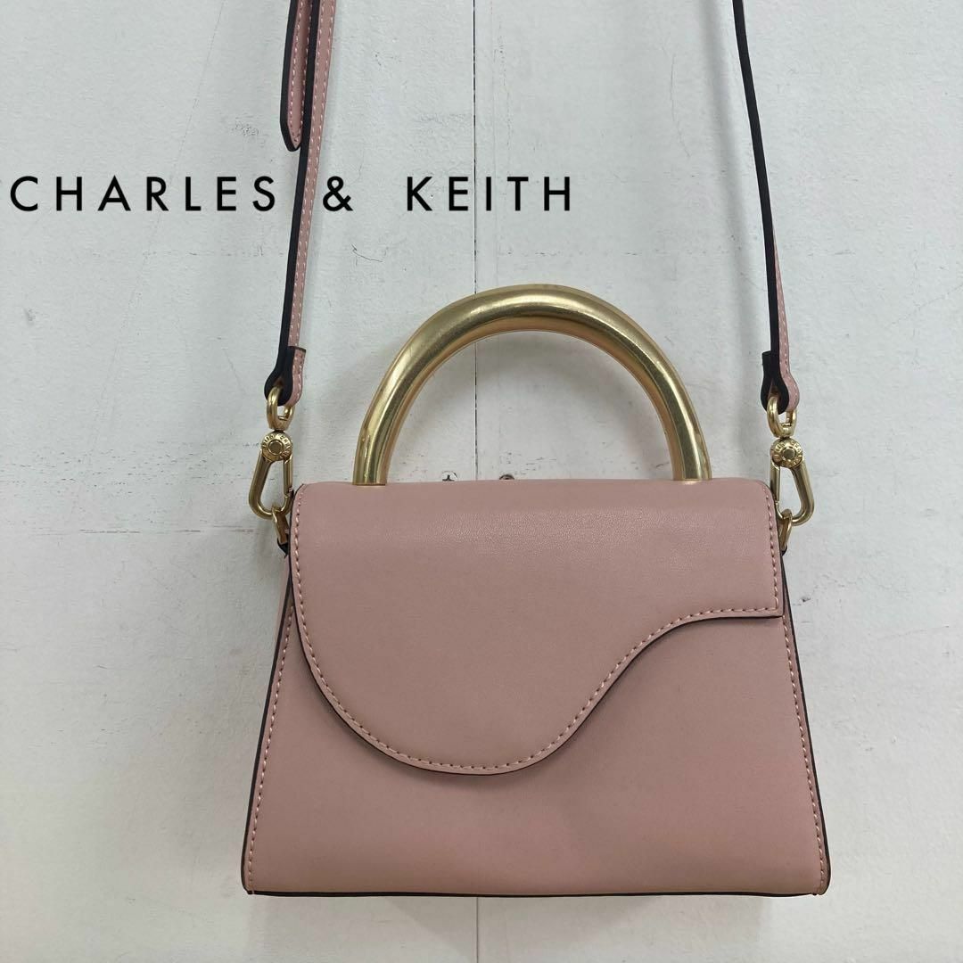 Charles and Keith(チャールズアンドキース)のCHARLES & KEITH ツートーンアンギュラーフラップバッグ レディースのバッグ(ハンドバッグ)の商品写真