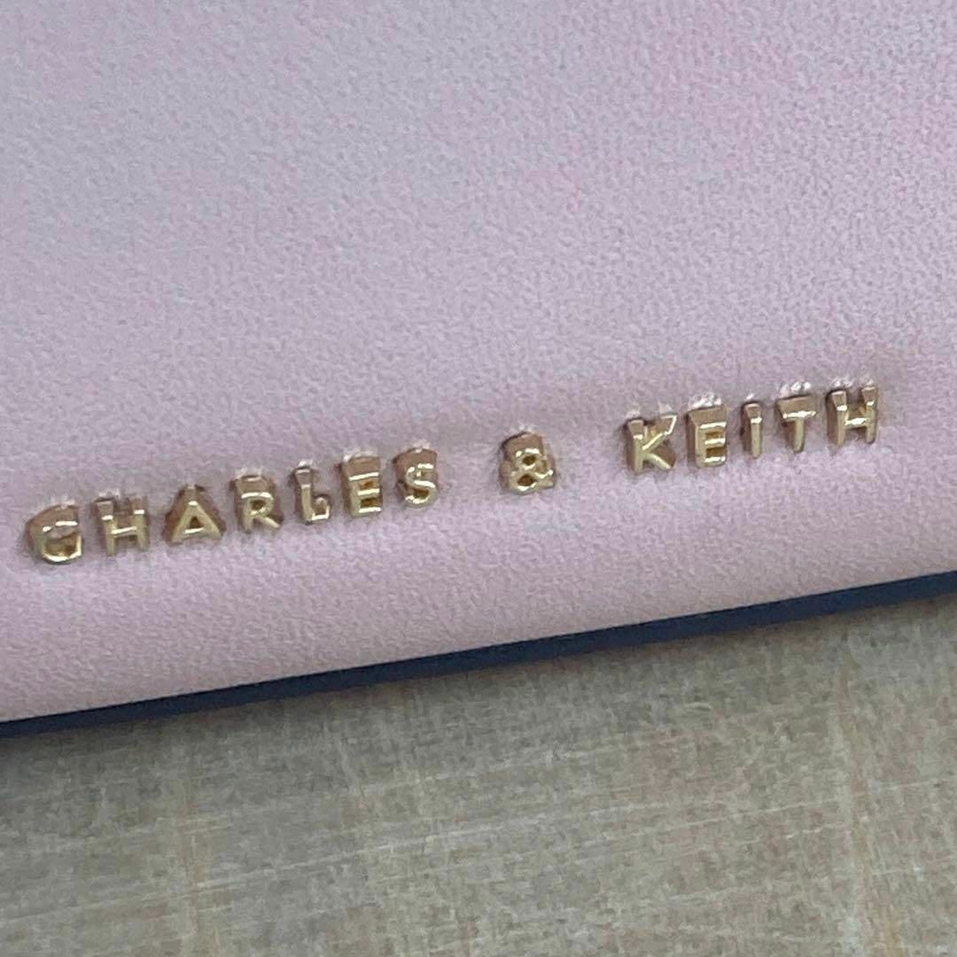 Charles and Keith(チャールズアンドキース)のCHARLES & KEITH ツートーンアンギュラーフラップバッグ レディースのバッグ(ハンドバッグ)の商品写真
