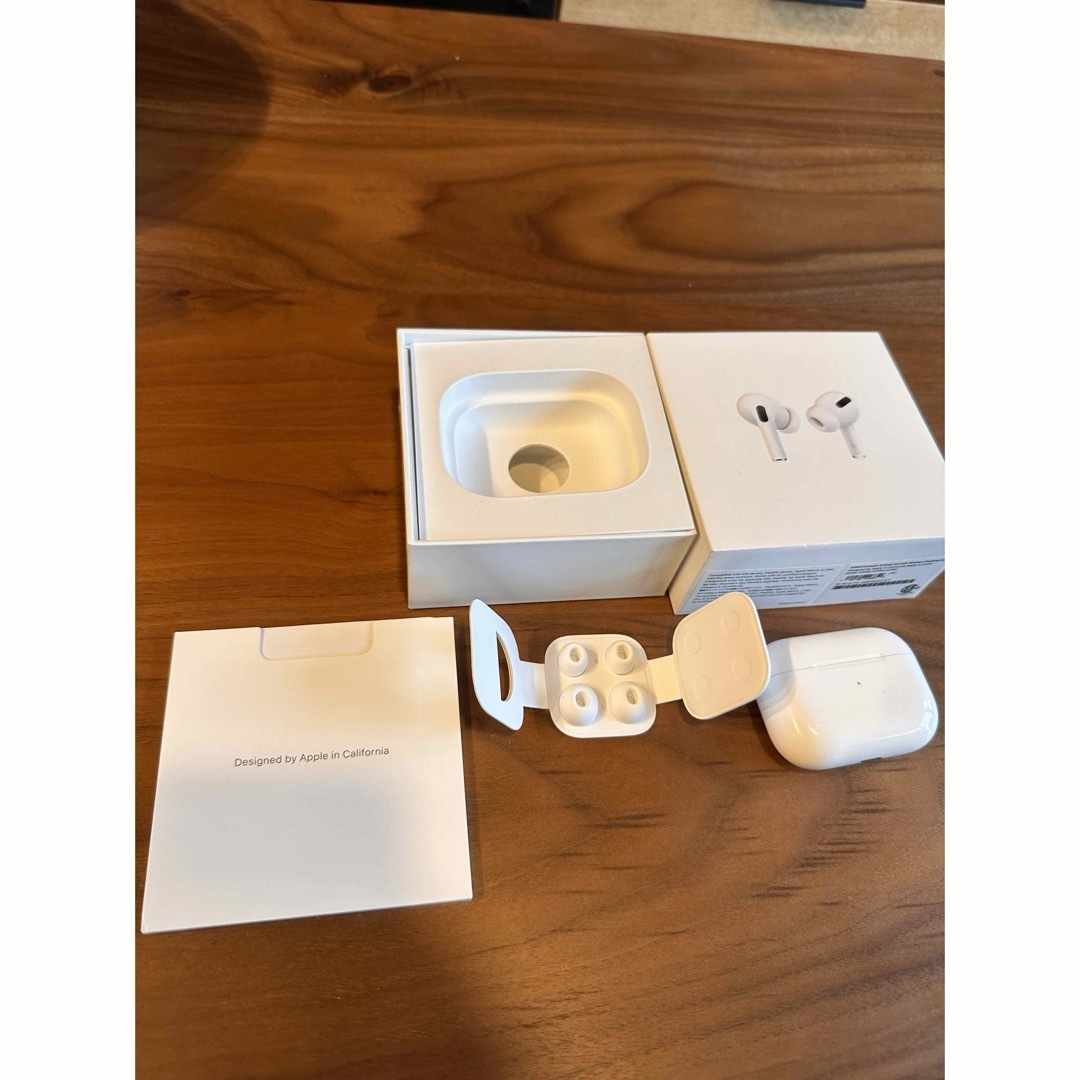 Apple(アップル)のairpods pro 第一世代 スマホ/家電/カメラのオーディオ機器(ヘッドフォン/イヤフォン)の商品写真