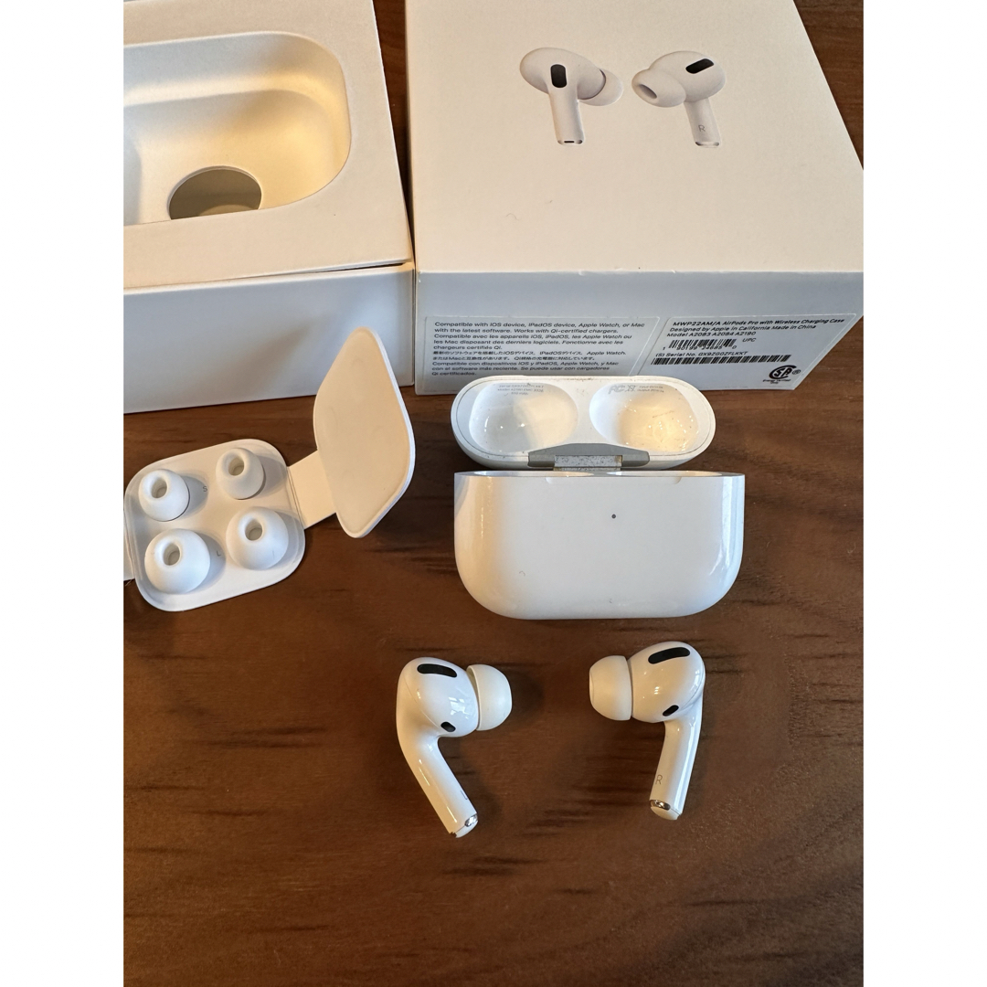 Apple(アップル)のairpods pro 第一世代 スマホ/家電/カメラのオーディオ機器(ヘッドフォン/イヤフォン)の商品写真