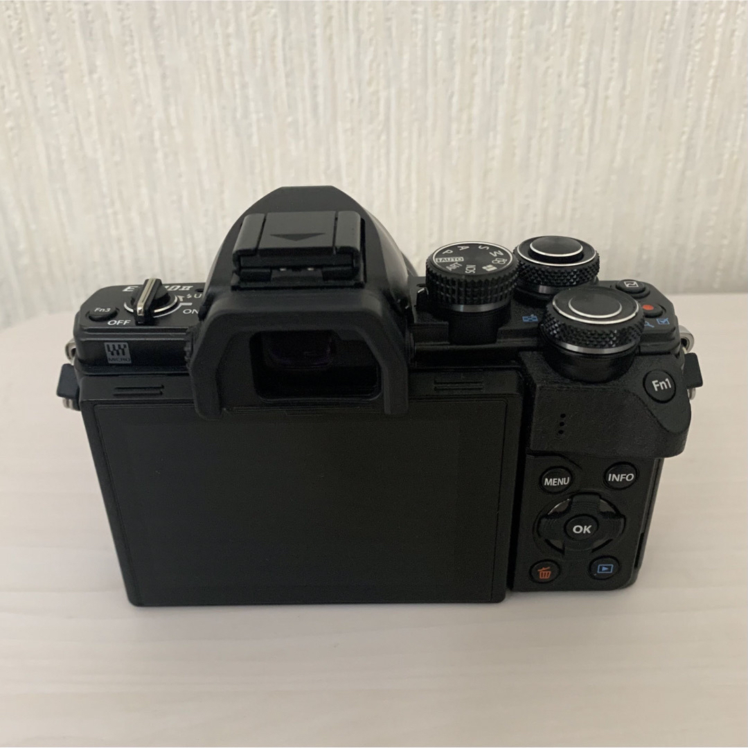OLYMPUS - OLYMPUS OM-D E-M10 Mark II ボディ+単焦点レンズの通販 by