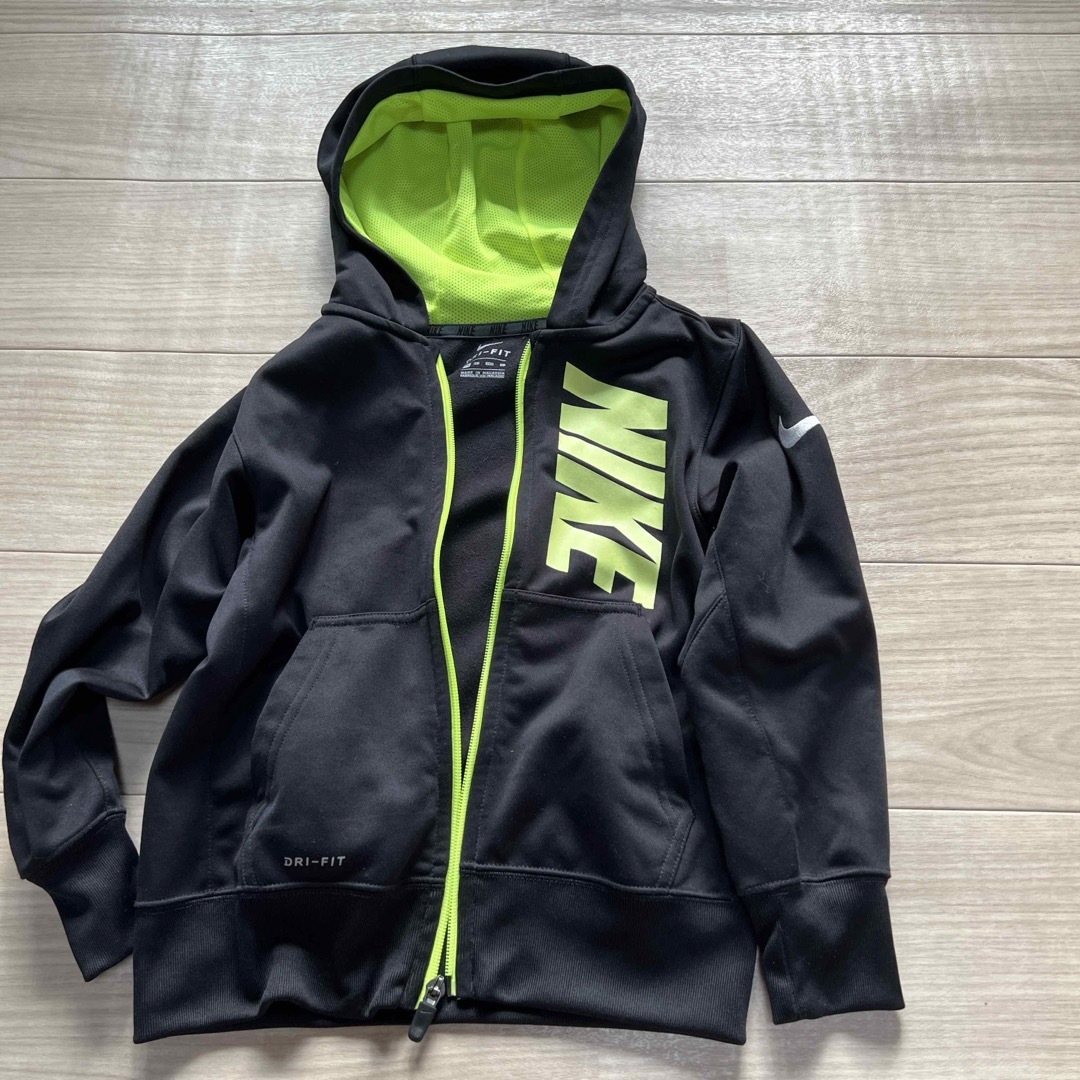 NIKE(ナイキ)のNIKE ジャンバー　XSサイズ キッズ/ベビー/マタニティのキッズ服男の子用(90cm~)(ジャケット/上着)の商品写真