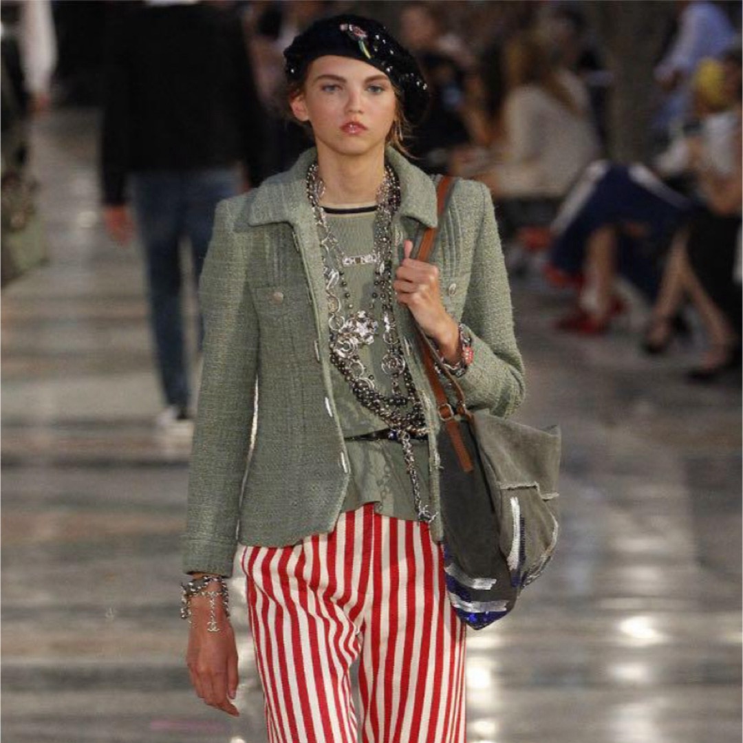 CHANEL - 極美品 CHANELシャネル リトルブラック 半ボタン CHANEL - 極美品 CHANELシャネル リトルブラック 半ボタン
